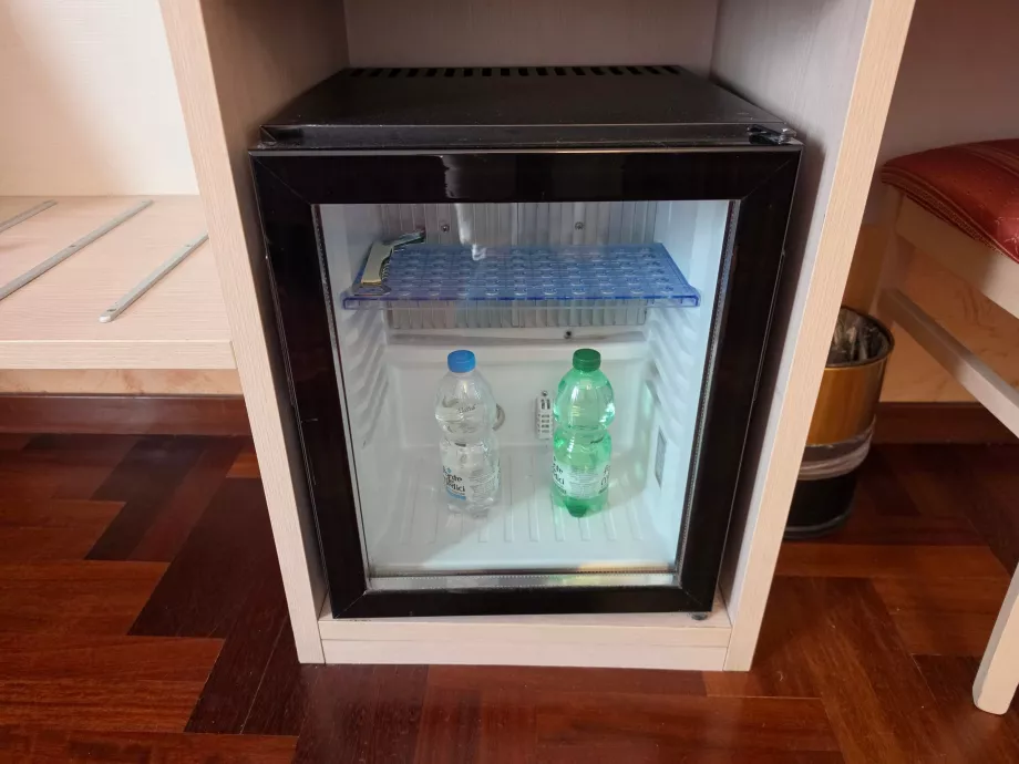 Réfrigérateur et eau gratuits
