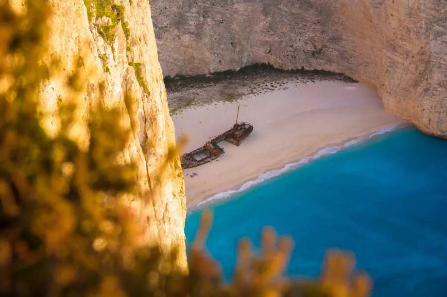 La plage de Navagio en détail