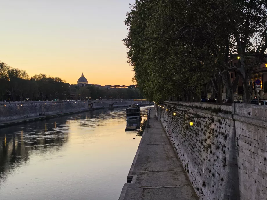 La rive du Tibre le soir