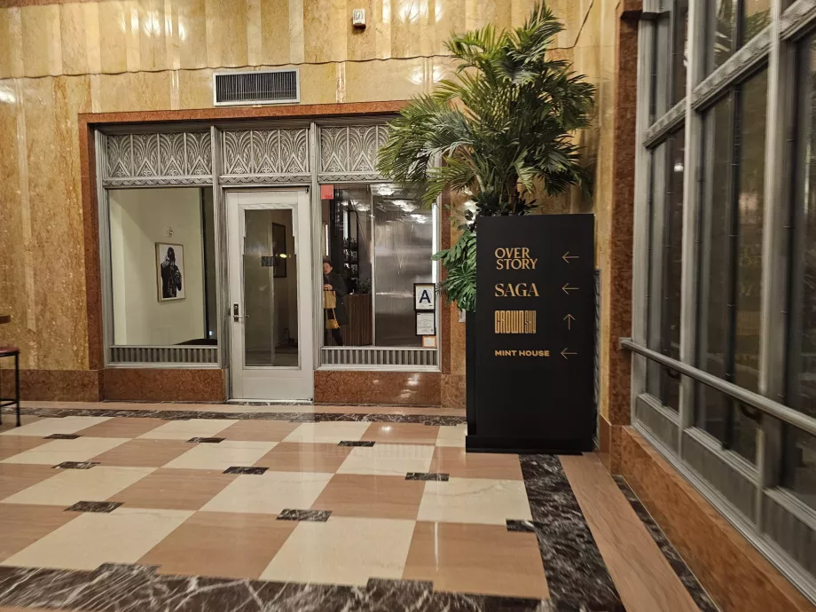 Entrée du bar Overstory