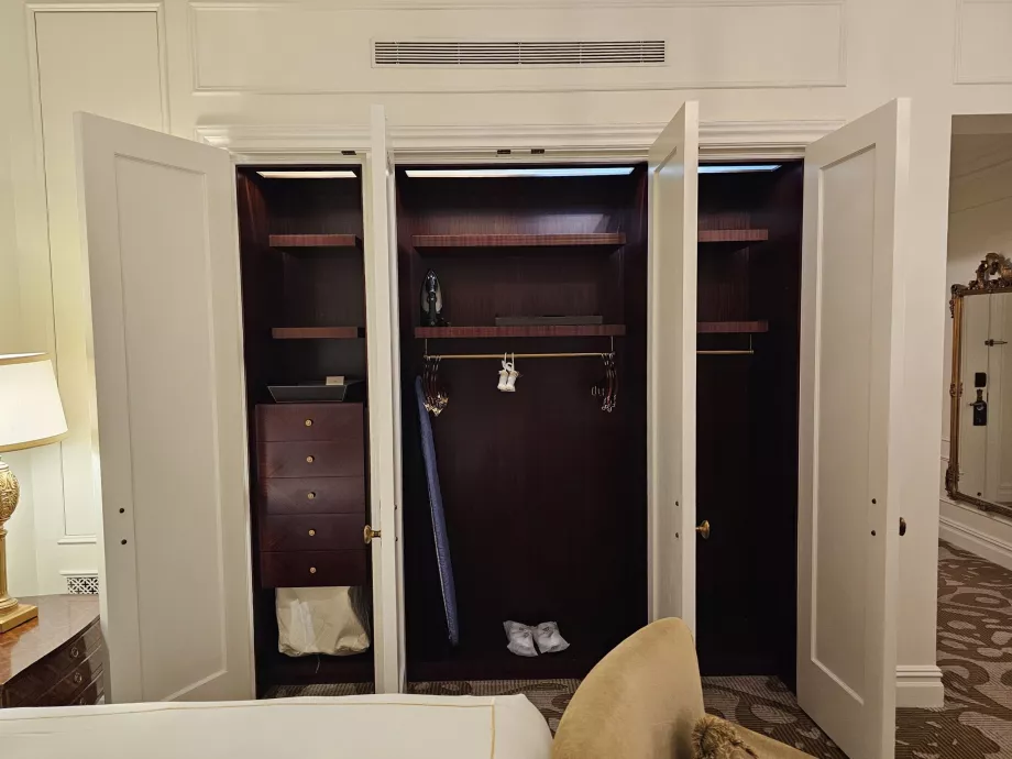 L'intérieur des armoires