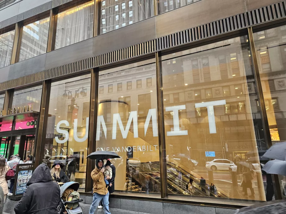 Summit One Vanderbilt, entrée extérieure