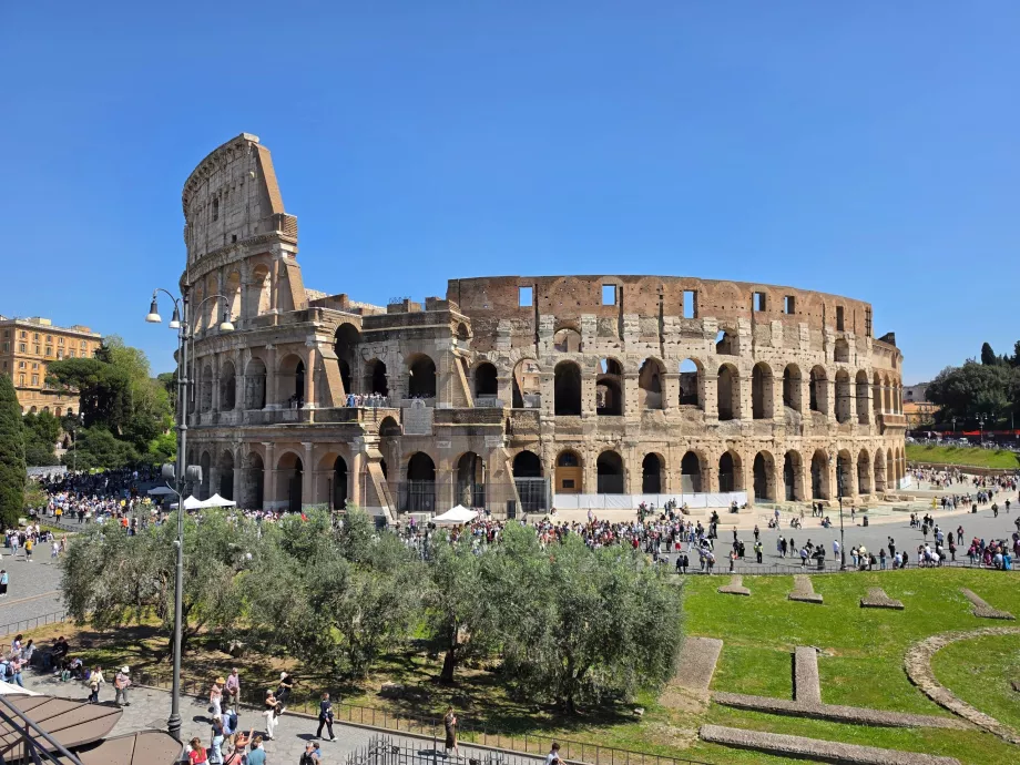Le Colisée vu de la Fora Romana