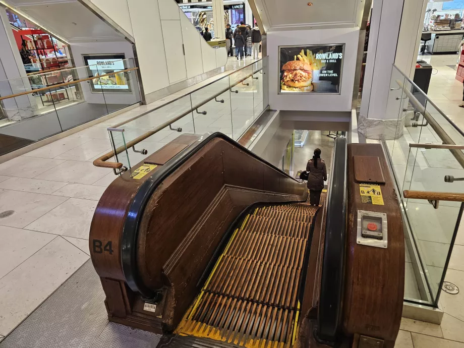 Le plus vieil escalator de Macy's