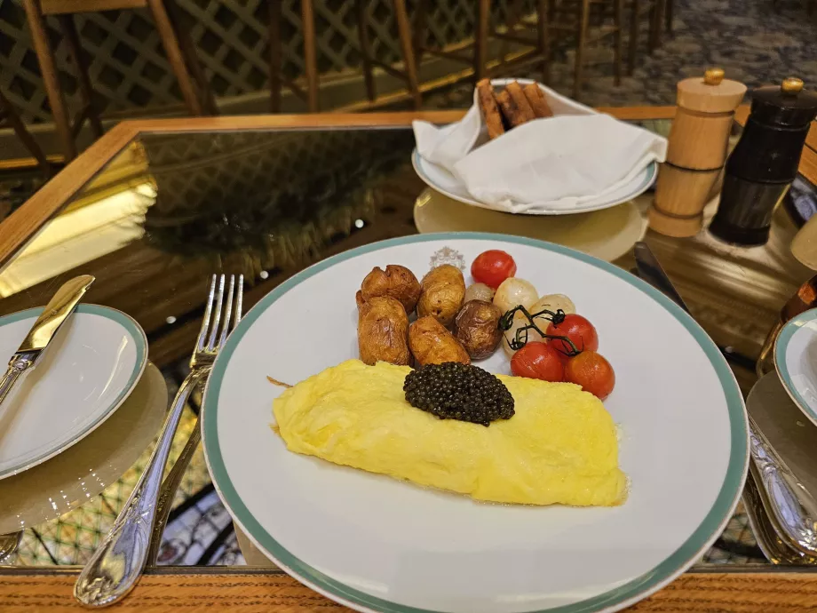 Omelette au caviar, petit déjeuner