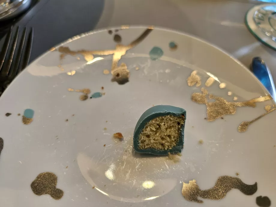 Boîte bleue, dessert en tranches