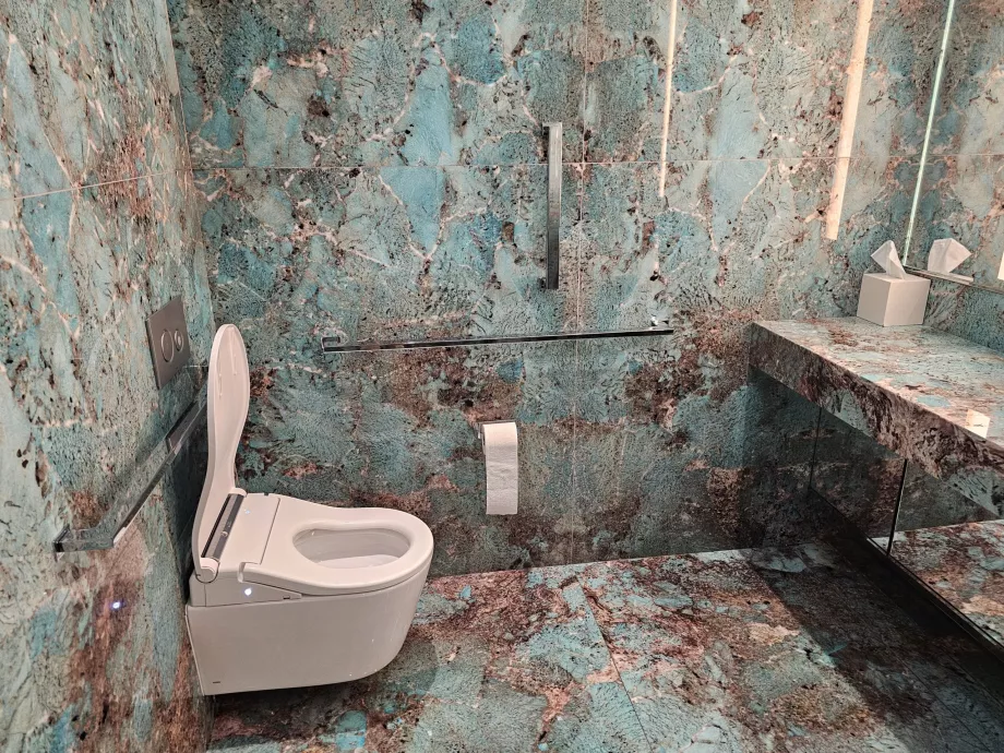 Tiffany &amp; Co, toilettes en marbre