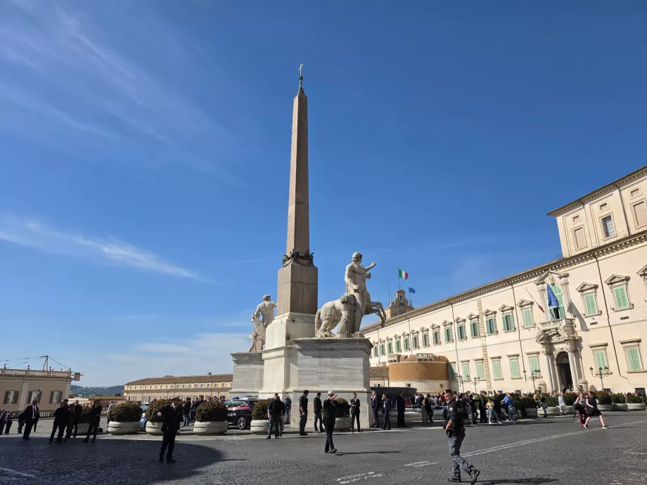 Place devant le Palais du Quirinal