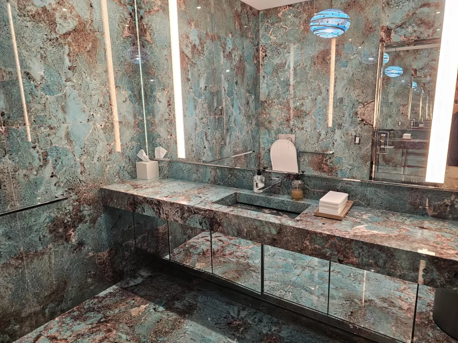 Tiffany &amp; Co, toilettes en marbre