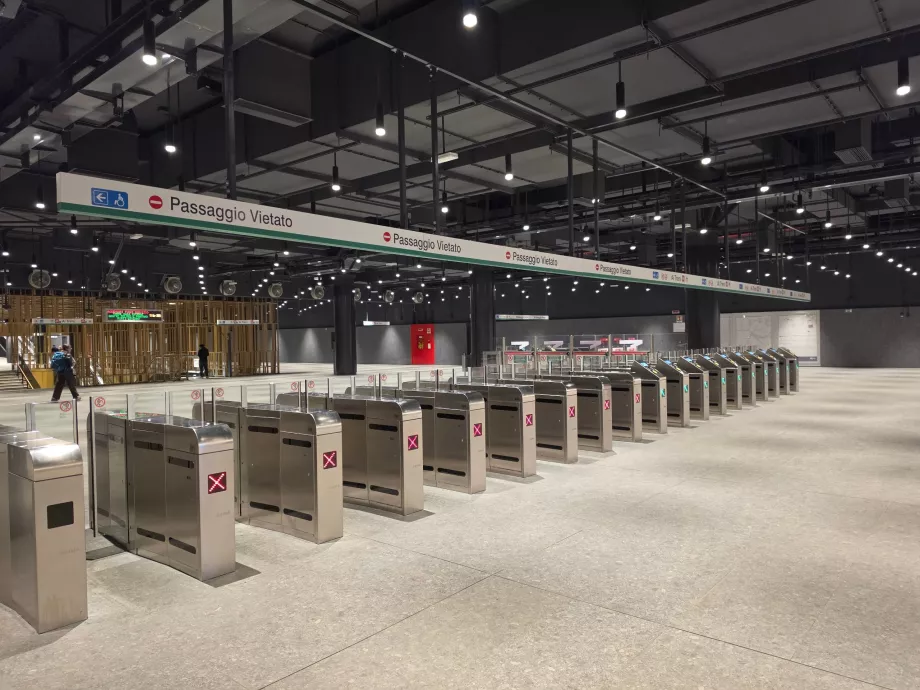 Tourniquets à l'entrée du métro