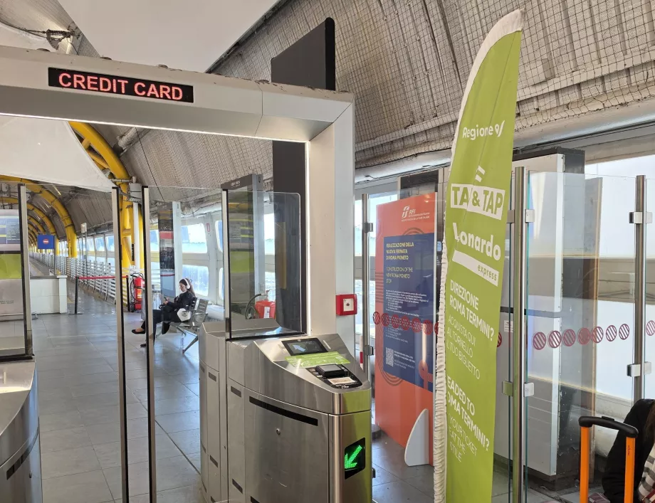 Paiement par carte à l'entrée de la gare