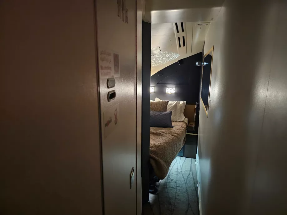Vue depuis le canapé vers la chambre