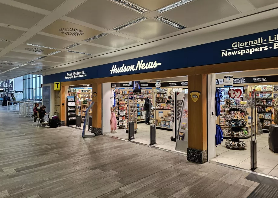 Hudson News, Terminal 1, Départs
