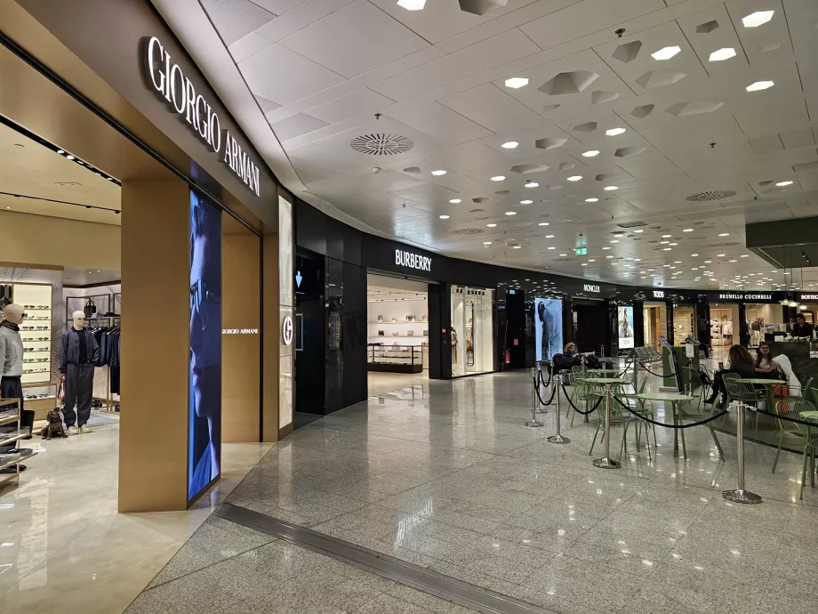 Boutiques dans la zone de transit, Terminal 1