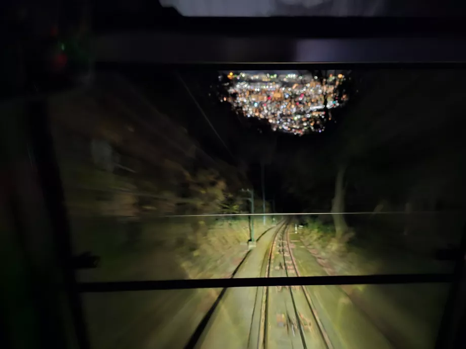 Promenade nocturne sur le téléphérique de Maya