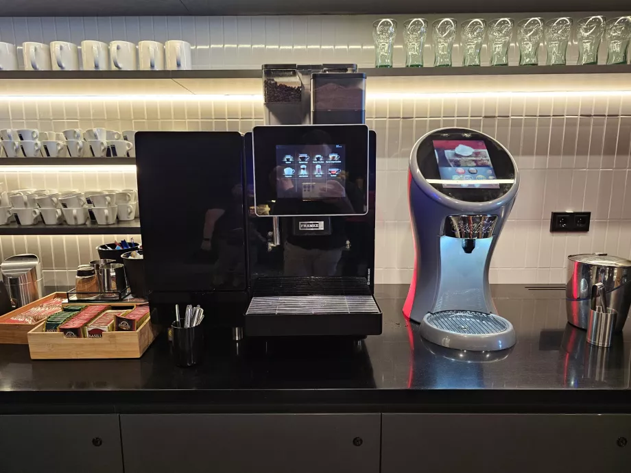 Machine à café et boissons non alcoolisées à partir du post-mix