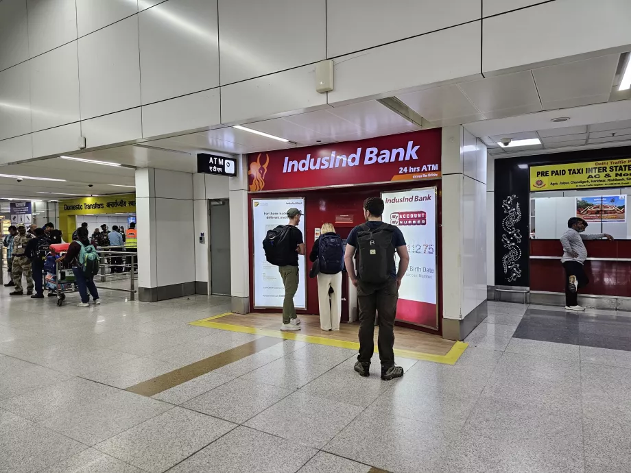 Distributeur de billets de la banque Indusland