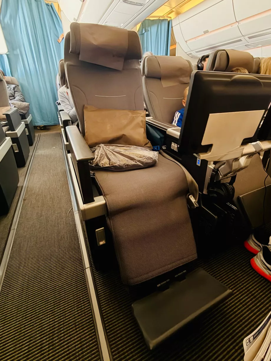 Détail du siège avec repose-pieds extensible