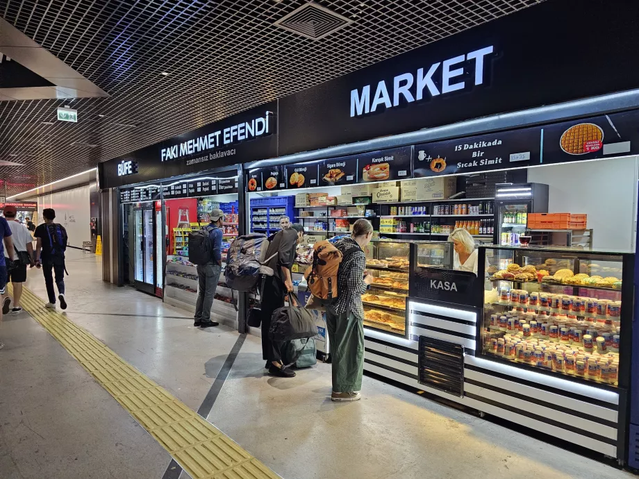 Minimarket près de la station de métro