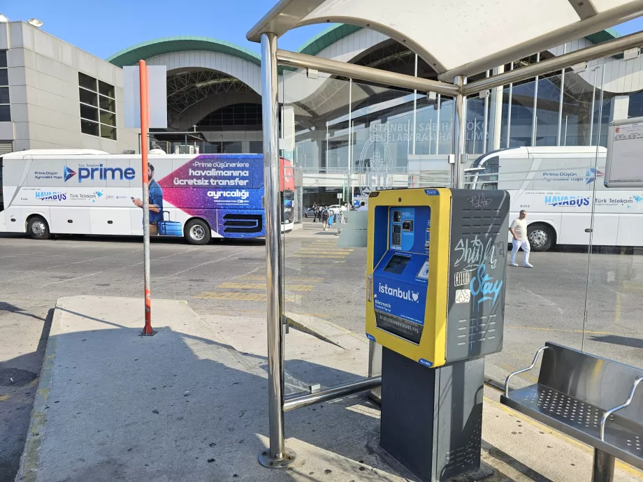 Distributeur automatique à Istanbulkart, arrêt de bus