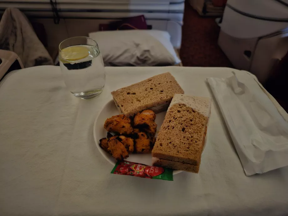Une petite collation après le décollage sur les vols de nuit