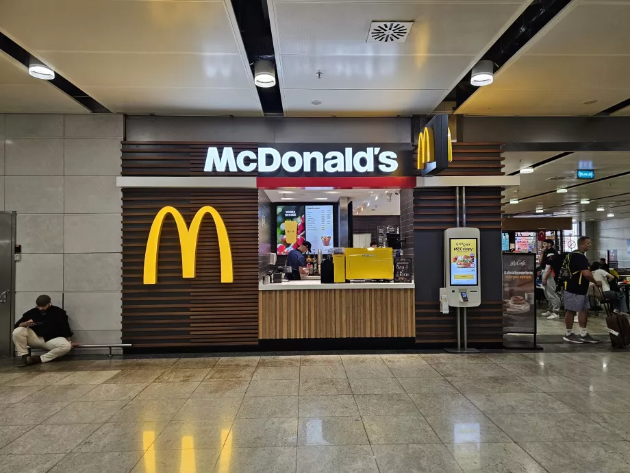 McDonald's, zone publique des arrivées