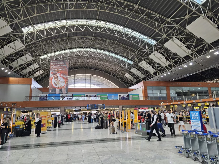 Hall d'embarquement de l'aéroport d'Istanbul SAW