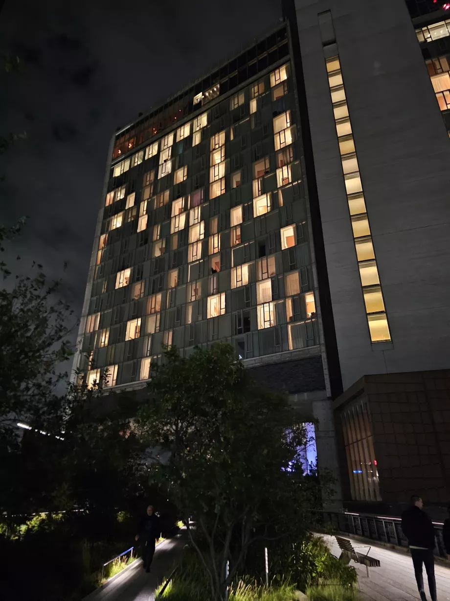 High Line passant directement sous l'hôtel