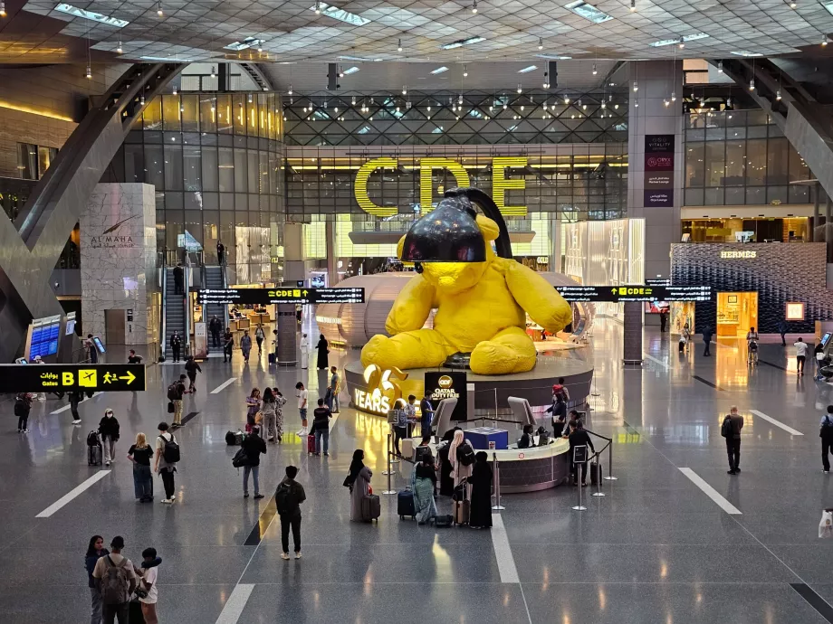 Ours jaune avec lampe, pièce de transit