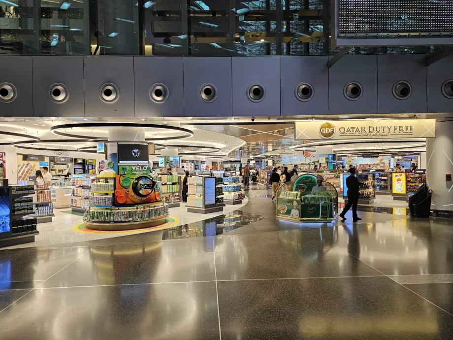 Boutique hors taxes, zone de transit
