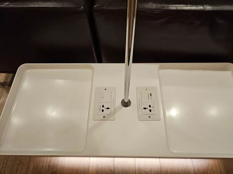 Prises et USB pour recharger les appareils électroniques