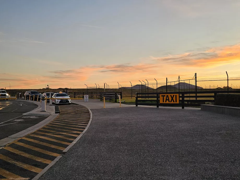 Taxi devant le terminal