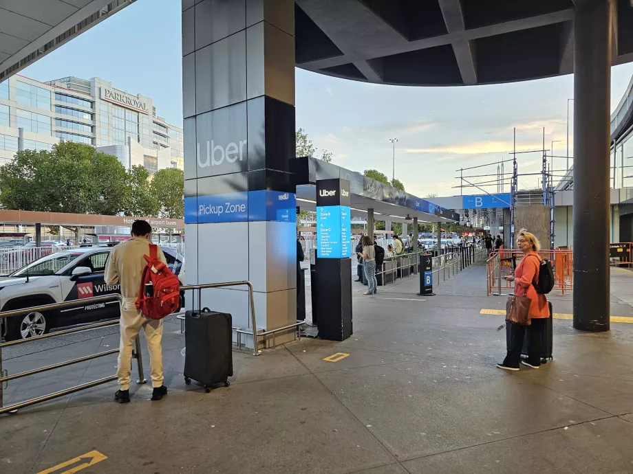 Uber devant le terminal international