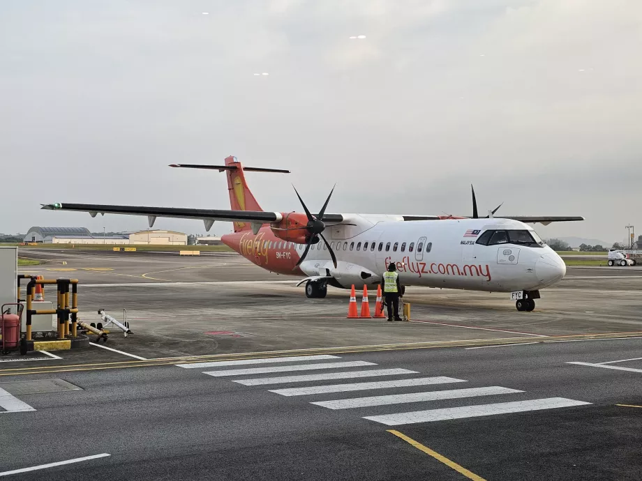 Firefly, ATR72 à l'aéroport de Seletar