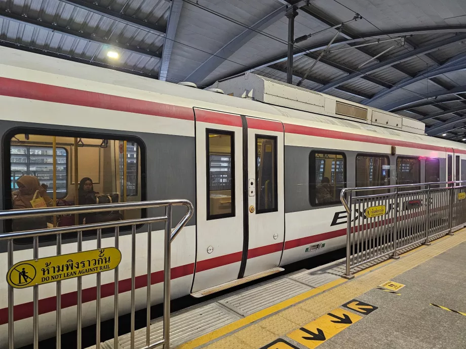 Quai de métro dans le centre de Bangkok
