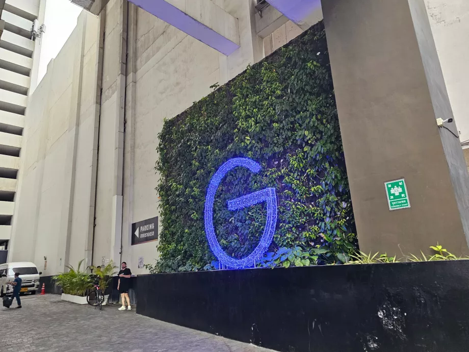 Hôtel Pullman G sign